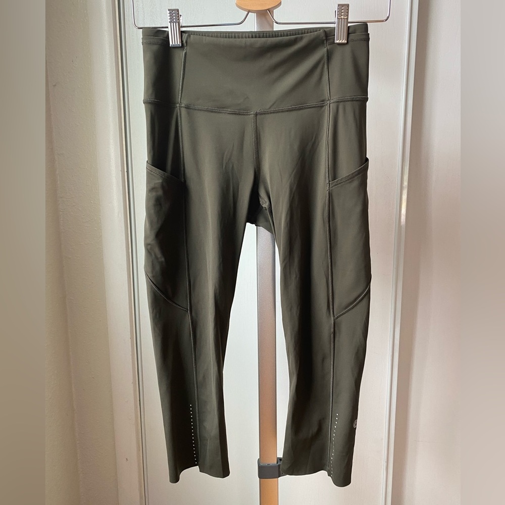 Lululemon Fast and Free Reflective High-Rise
Crop 19" size 6 | Dark Olive